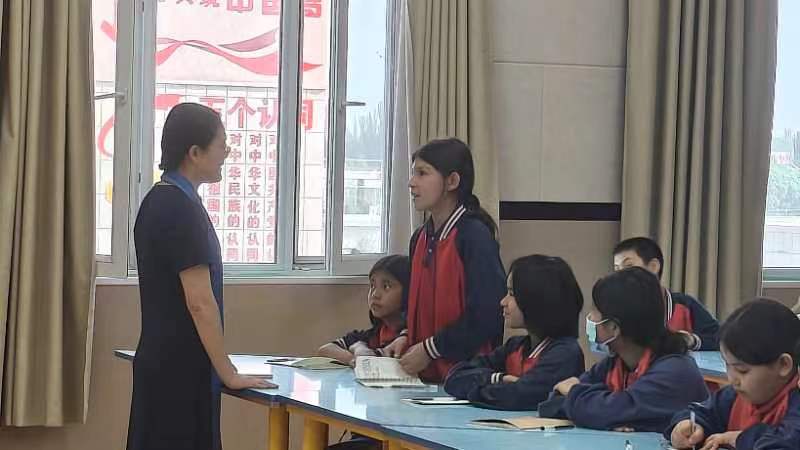 新疆喀什伽師縣巴仁鎮第四小學關工委開展以 “關愛學生心理健康”為主題的活動