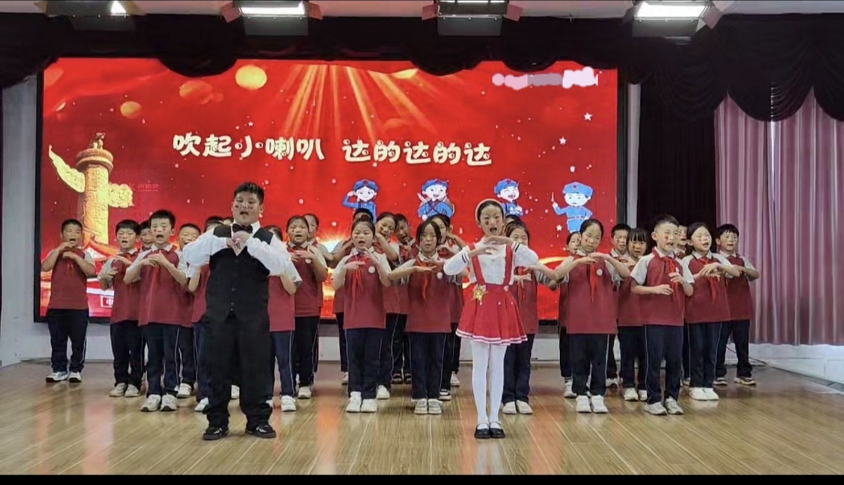 山東省臨沂市河?xùn)|區(qū)湯河鎮(zhèn)中心小學(xué)關(guān)工委舉辦“紅領(lǐng)巾心向黨，紅歌頌祖國”紅歌比賽