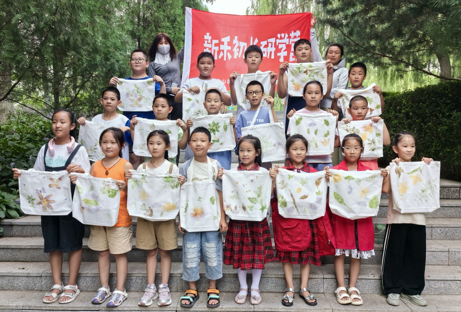 內蒙古赤峰市元寶山區東城街道新華社區關工委“呵護YOU”新禾初長夏令營開營啦