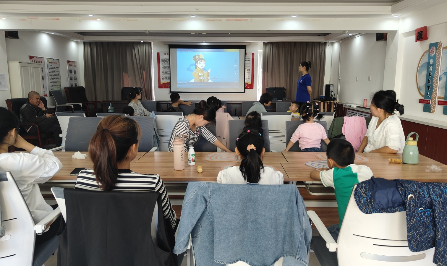 “月滿照團圓 童心迎中秋” ——內蒙古赤峰市元寶山區西城街道新天地社區關工委開展中秋節主題親子活動