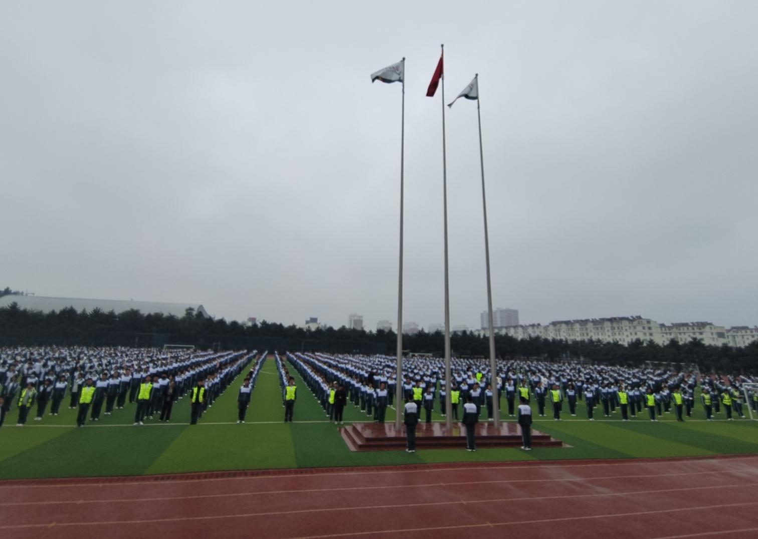 銘記歷史?砥礪前行 ——內蒙古赤峰市元寶山區平煤高中關工委舉行紀念“九一八事變”主題升旗儀式