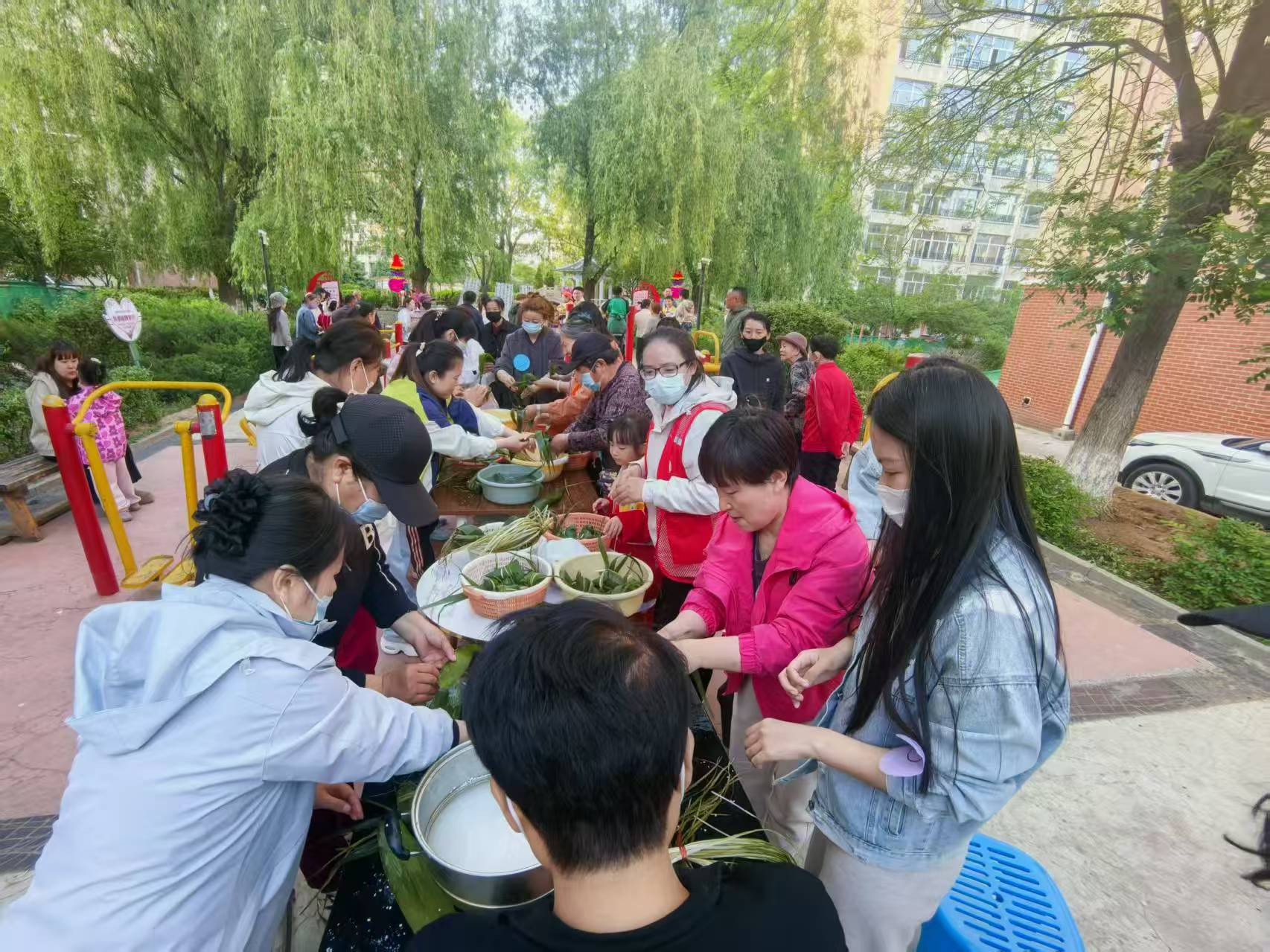 濃情端午萬家祈安康 國樂悠揚深深睦鄰情——內蒙古赤峰市元寶山區西城街道王府社區關工委開展端午活動