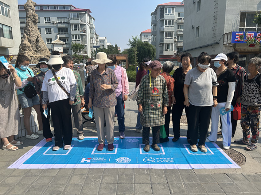 銀齡守護(hù) 智享晚年 ——內(nèi)蒙古自治區(qū)赤峰市元寶山區(qū)平莊城區(qū)街道旭日社區(qū)關(guān)工委開展老年體檢活動(dòng)