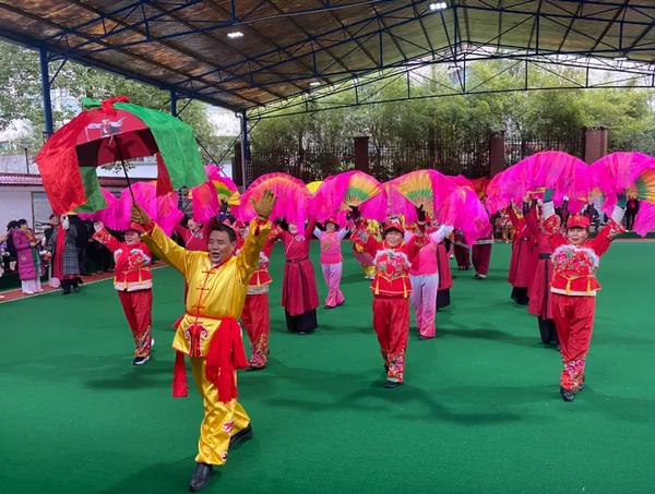 貴州省貴陽(yáng)市烏當(dāng)區(qū)離退休干部歡聚一堂鬧元宵