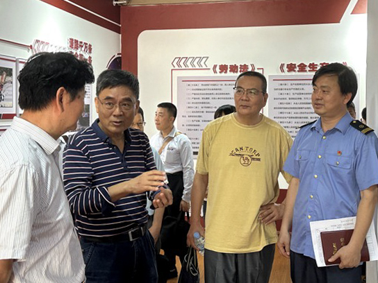 中國鐵路南寧局集團公司關工委到柳州機務段調研