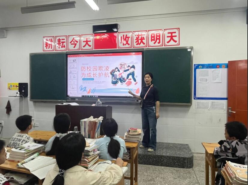 重慶市墊江第八中學(xué)校關(guān)工委開(kāi)展預(yù)防校園欺凌主題班會(huì)