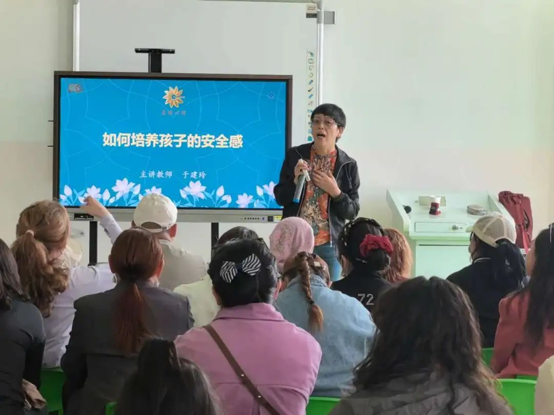 新疆生產建設兵團第十三師新星市啟動百場家庭教育進社區活動
