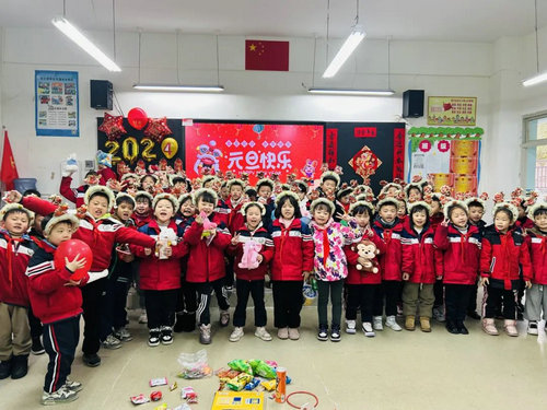 貴州省貴陽市烏當區烏當區實驗小學關工委組織開展“慶元旦”主題活動