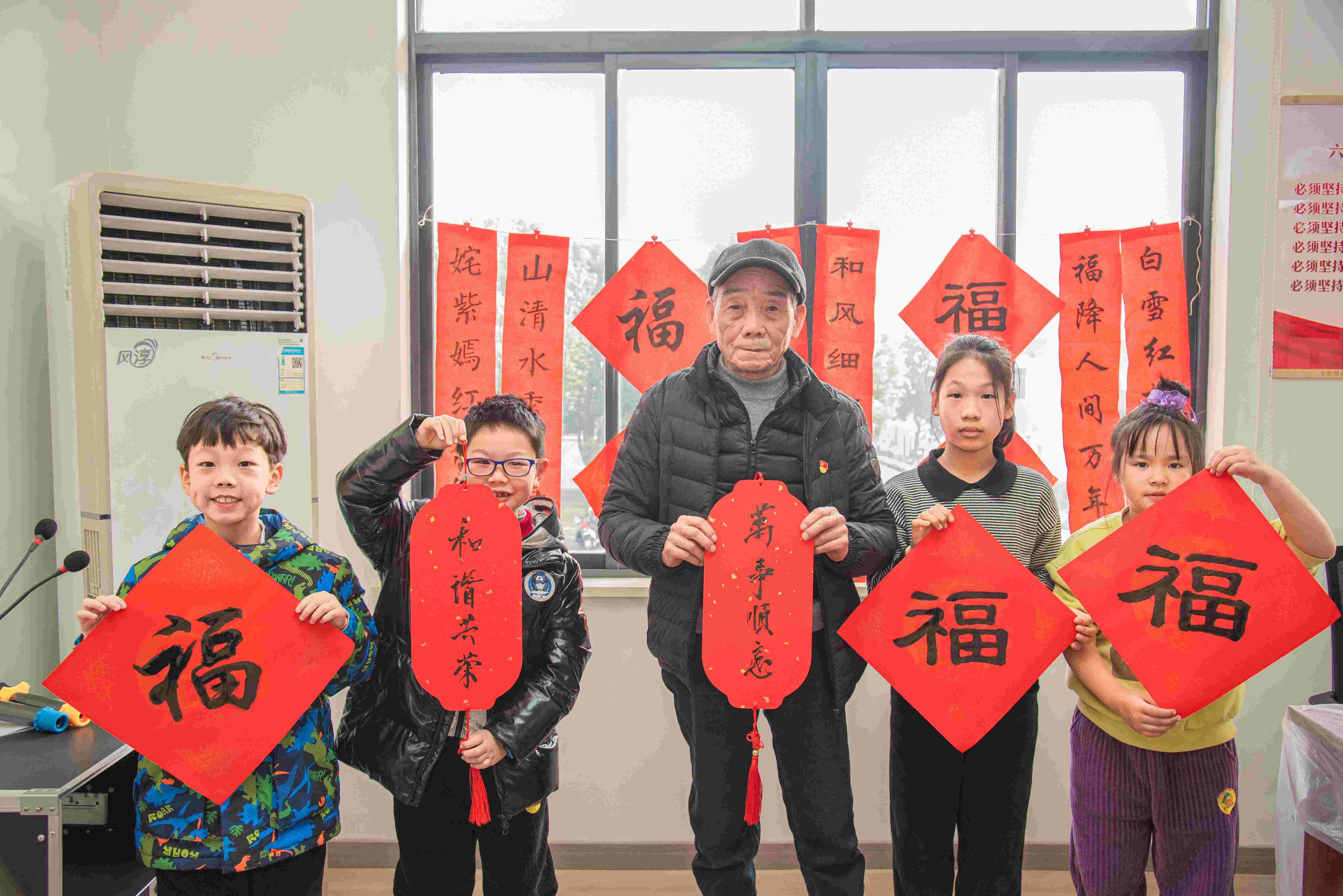 江蘇省無錫市惠山區玉祁街道玉西社區關工委：妙筆生花送祥瑞 翰墨留香迎新春