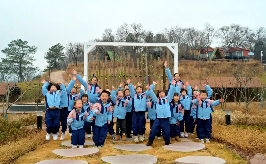 四川省涼山州越西縣關(guān)工委攜手縣錦蘭鑫驛幼兒園開展“萌娃有點‘田’”活動