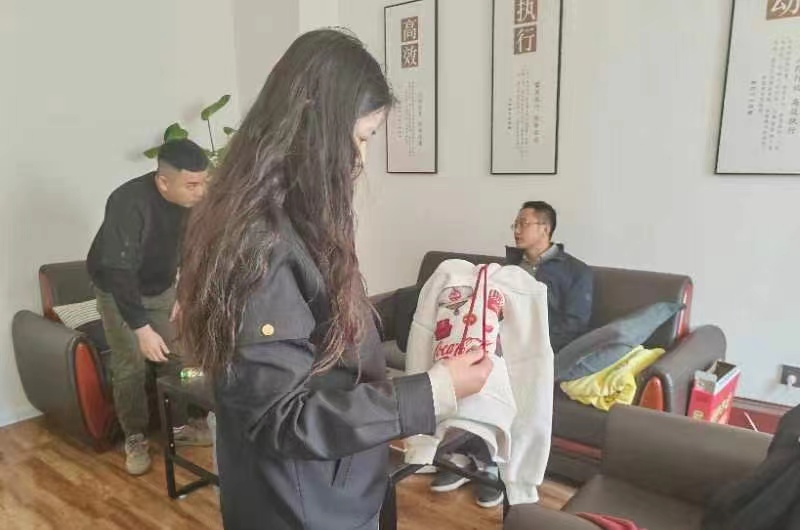 徐州經濟技術開發區市場監管局關工委開展童裝專項監督檢查，守護未成年人的健康安全