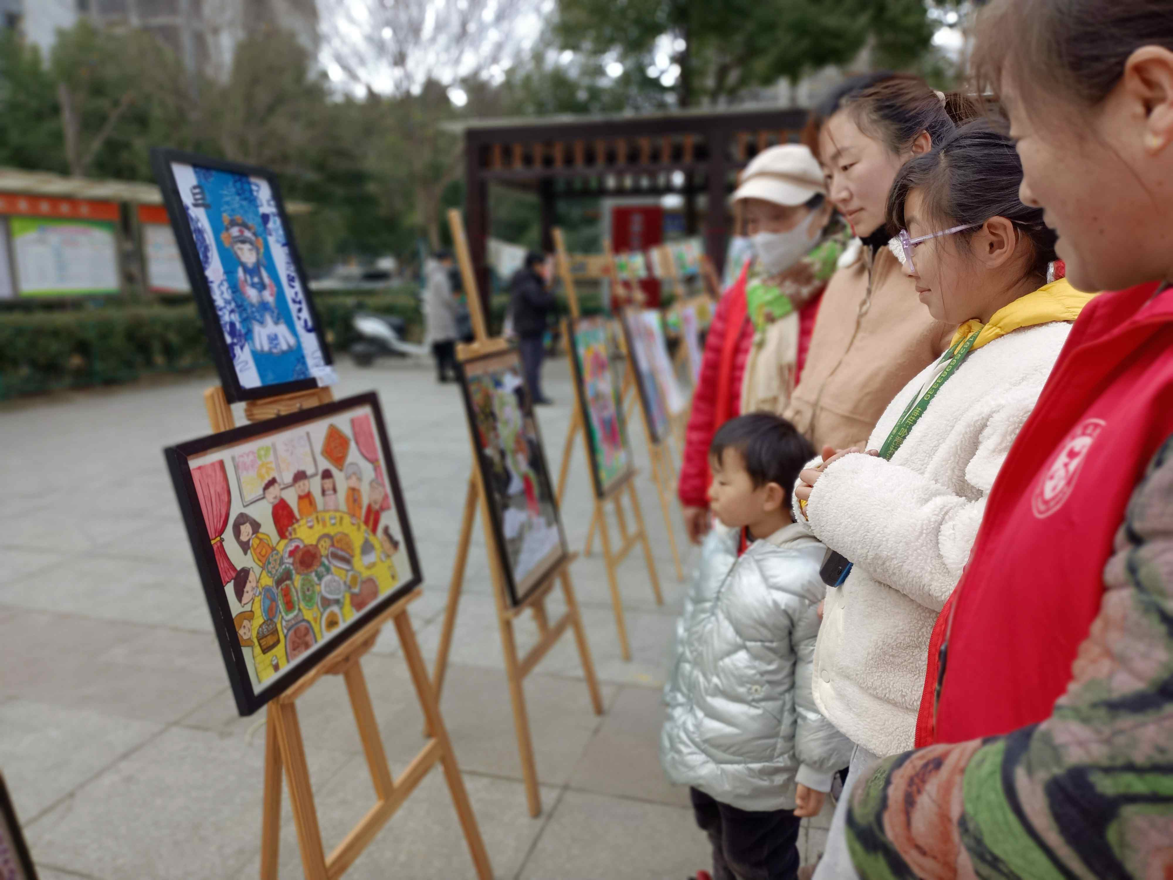 安徽省合肥市包河區煙墩街道欣園社區關工委開展“新生活 新風尚 新年畫”——我們的小康生活美術展