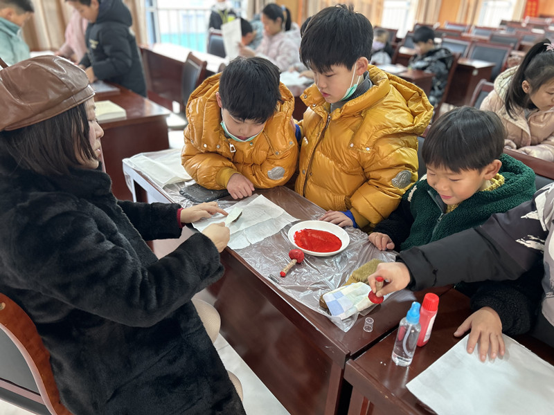 江蘇省南通市開發(fā)區(qū)中興街道永興社區(qū)：福氣滿滿，龍年拓印