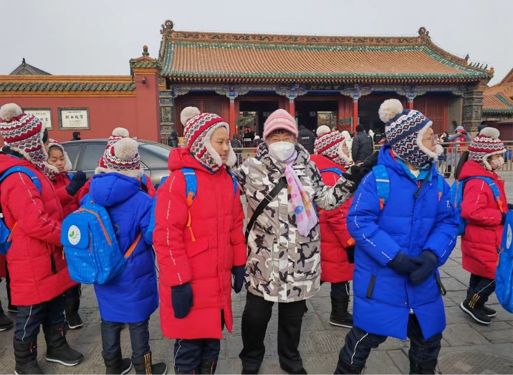 愛心資助 圓山里孩子的游學夢——遼寧省沈陽市皇姑區陵東街道展望社區黨委、關工委最美“五老”獻愛心捐贈活動