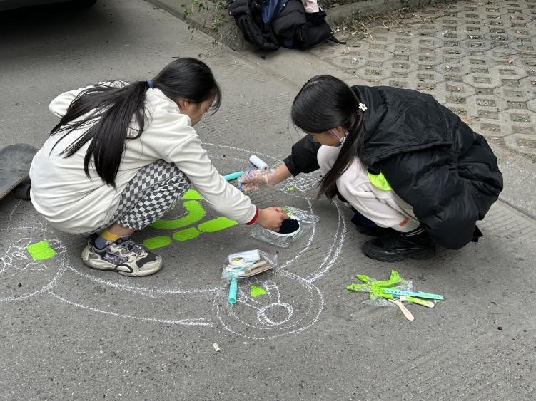 成都市金牛區匯澤社區關工委開展“夢幻涂鴉·童繪匯澤”活動
