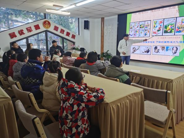 成都市金牛區銀桂社區關工委舉辦龍年郵票與集郵知識講座