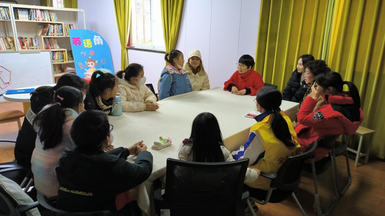 四川省成都市金牛區(qū)九里堤北路社區(qū)關(guān)工委舉辦寒假心理主題觀影會