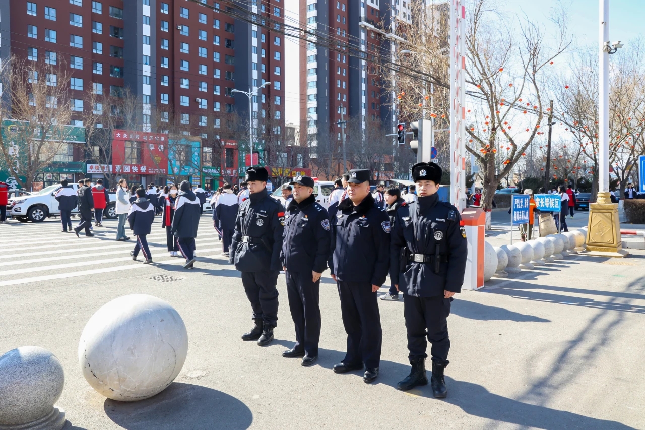 吉林省鎮(zhèn)賚縣公安局關(guān)工委：全警”護學崗”安全有保障