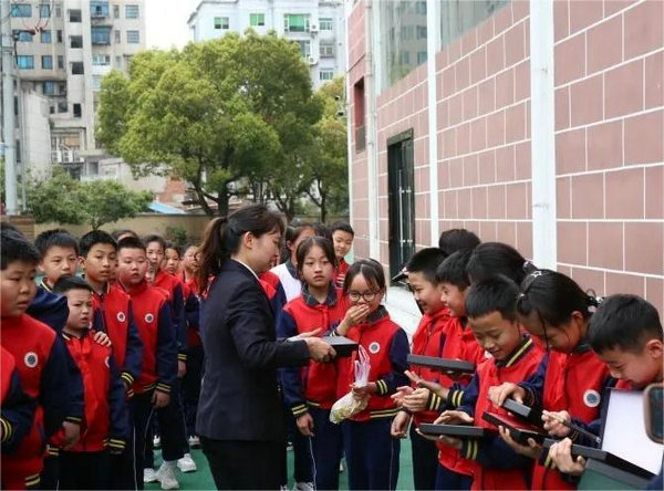 以賽普法“未”愛(ài)守護(hù) 貴州省貴陽(yáng)市烏當(dāng)區(qū)人民檢察院關(guān)工委組織檢察官走進(jìn)學(xué)校開(kāi)展預(yù)防校園欺凌普法活動(dòng)