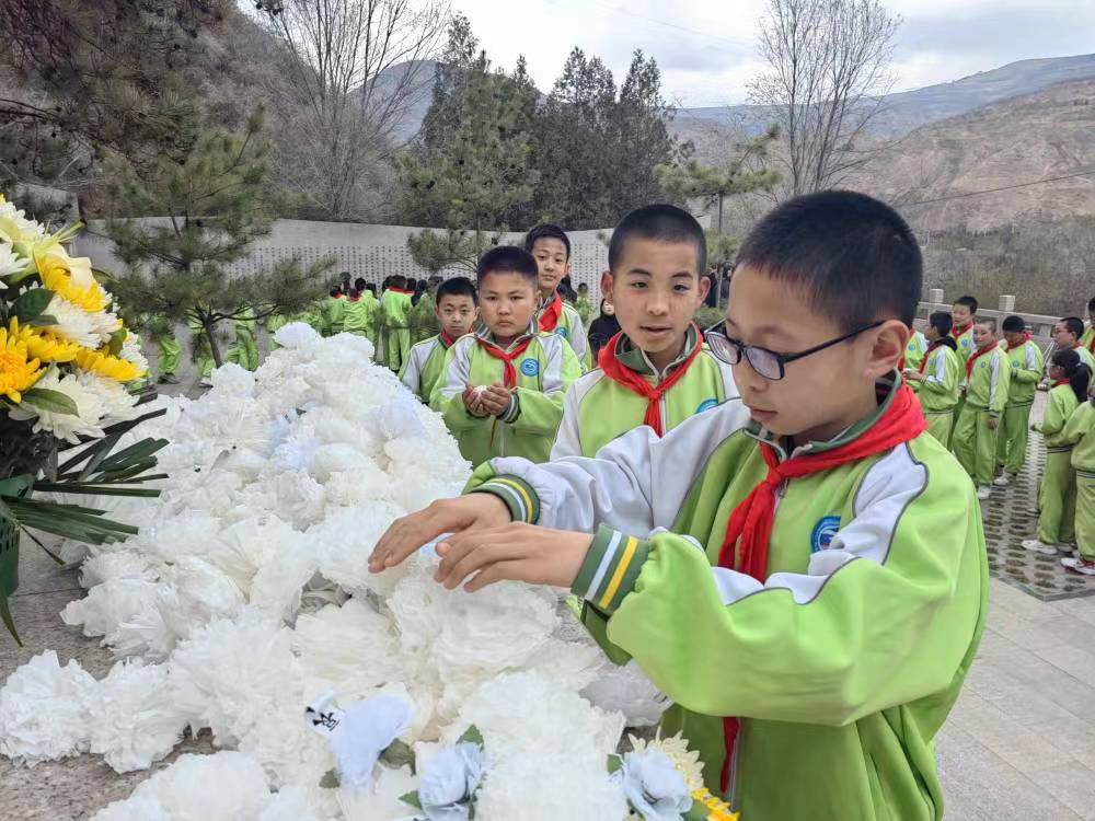 甘肅省天水市武山縣城關鎮第三小學關工委 開展“傳承紅色基因，緬懷革命先烈”主題教育