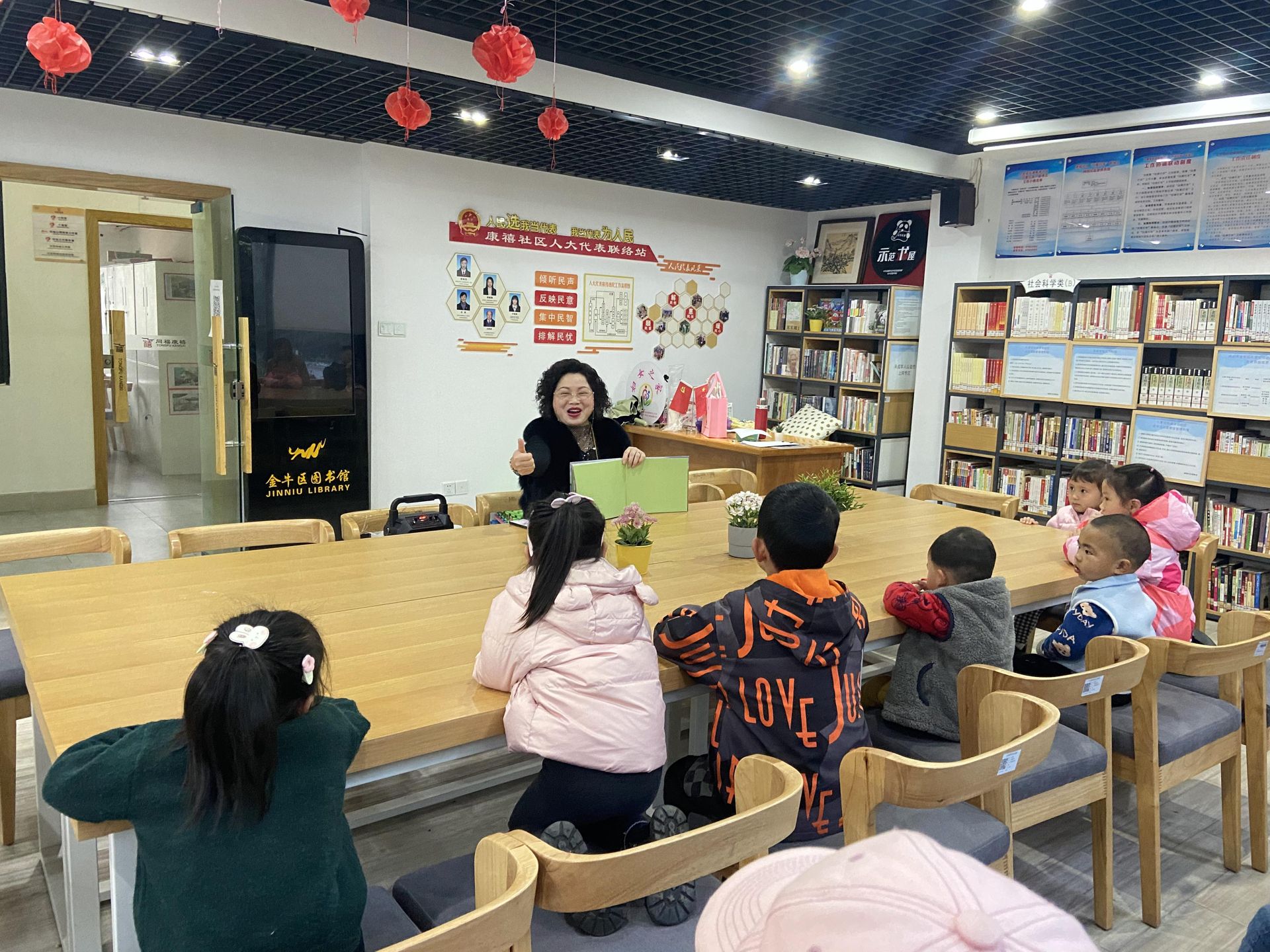成都市金牛區康禧社區關工委開展“春日奇遇——尋找春天的足跡”繪本活動