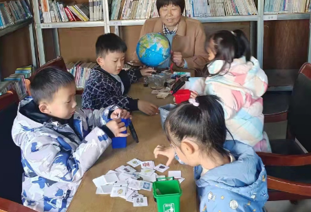 安徽省合肥市肥東縣白龍鎮洪橋社區關工委開展“社區小小志愿者 垃圾分類我先行”環保主題活動
