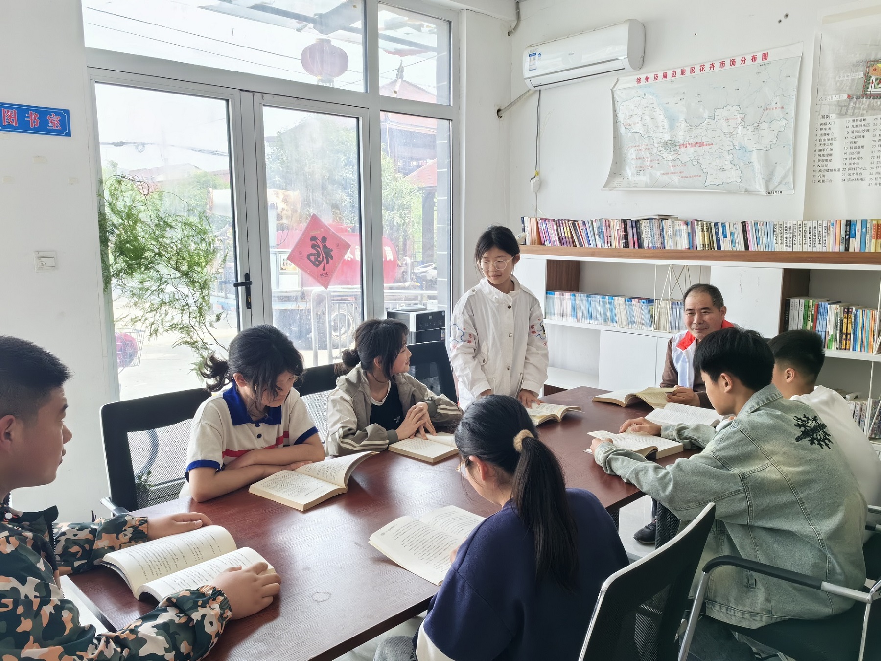 徐州經開區徐莊鎮崗樓村關工委開展“閱讀品書香，分享共成長”讀書分享活動