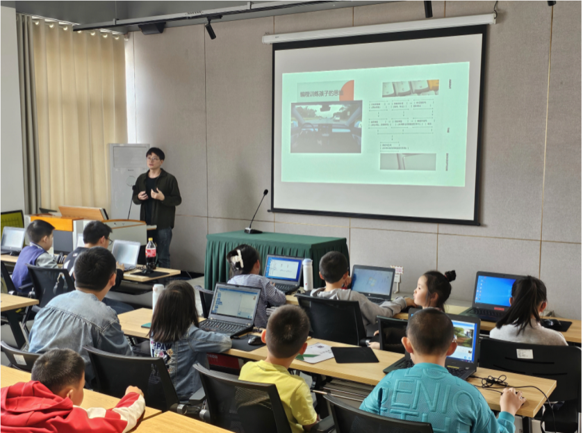 成都市金牛區金琴南路社區關工委“數字科技進社區 科技人才助力”少兒數字素養能力提升培訓