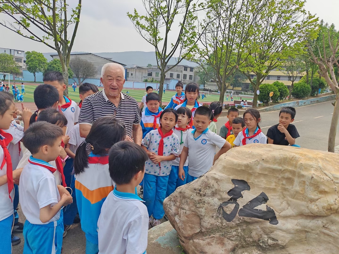 翰墨飄香  筆潤校園——貴州省黔南州獨山縣第六小學關工委開展書法培訓活動