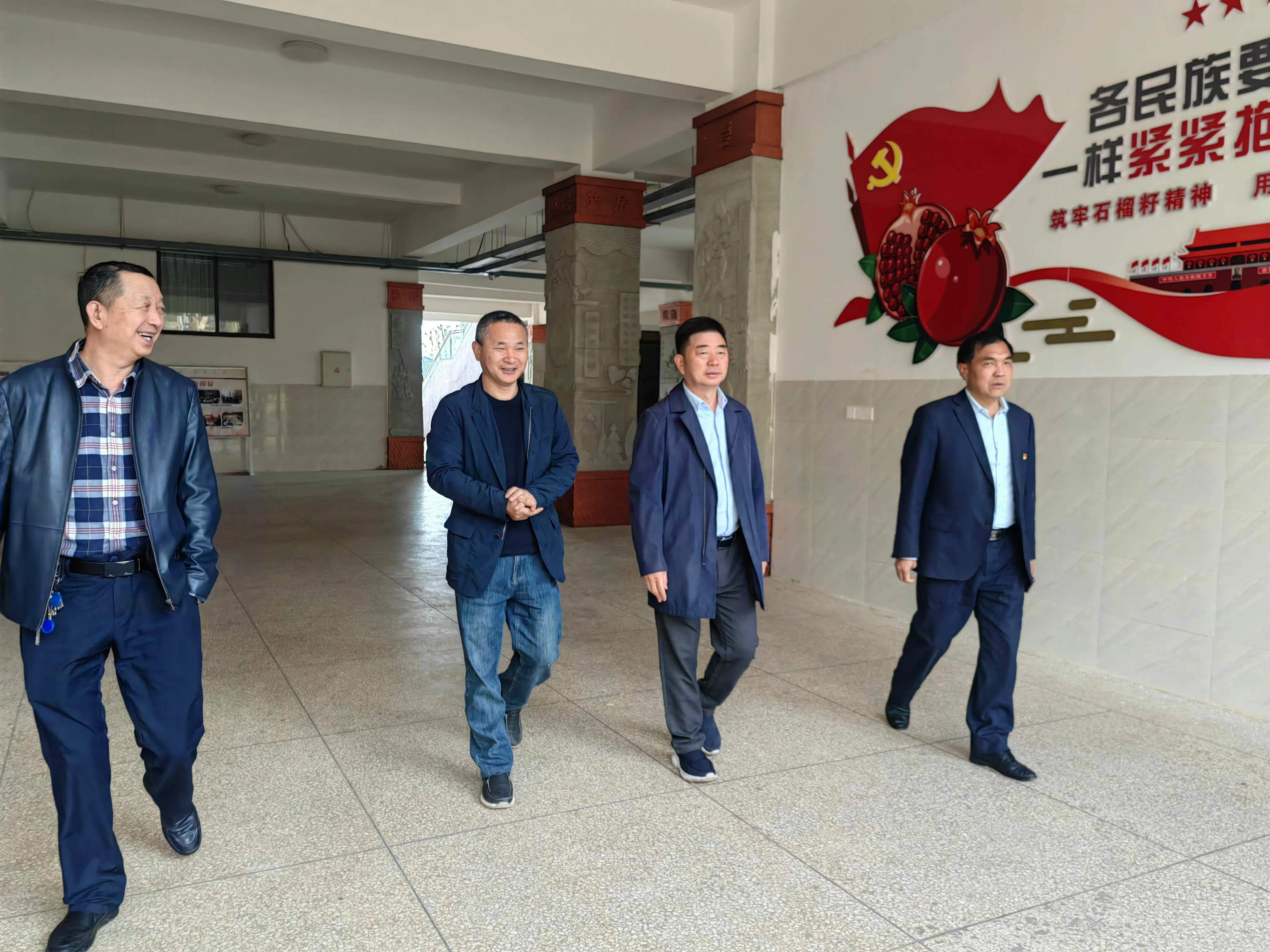 四川省涼山州鹽源縣關(guān)工委到鹽源縣中學(xué)校開展調(diào)研