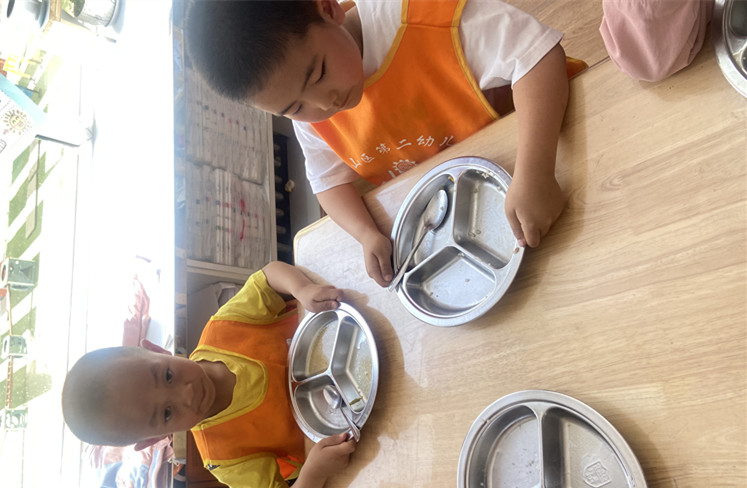 珍惜好“食”光 ——內蒙古赤峰市元寶山區銀河社區關工委走進幼兒園開展光盤行動主題教育活動