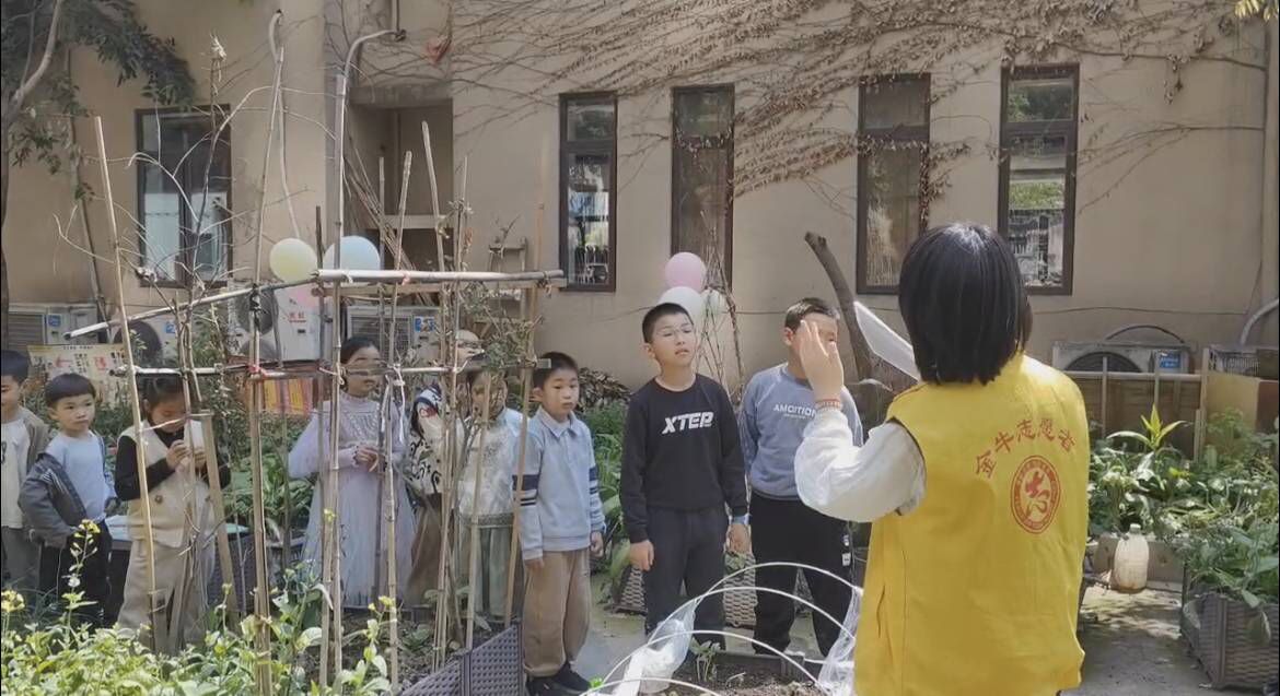 成都市金牛區金沙路社區關工委開展 “家教社共育，護航助成長”耕讀活動