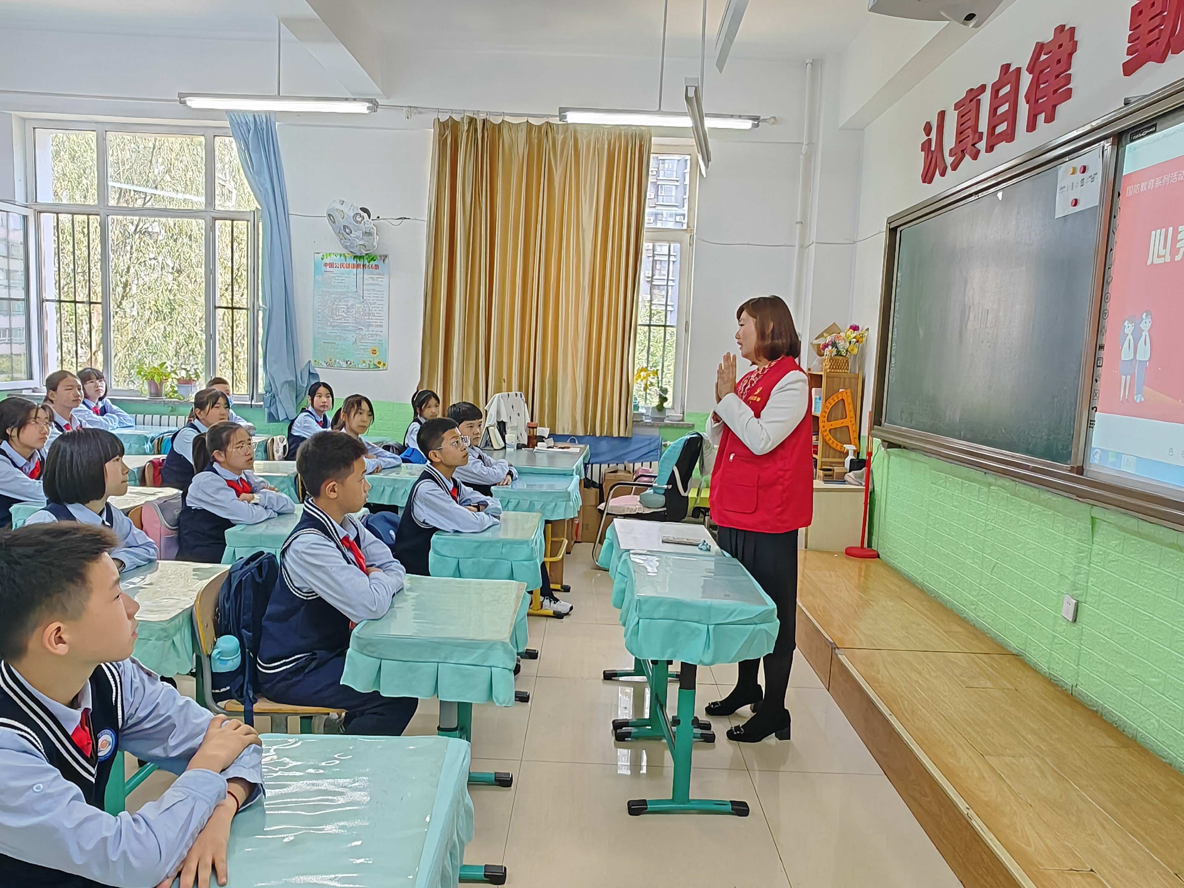 心系國防  有你有我——遼寧省沈陽市沈陽市皇姑區華山街道白樓社區黨委、關工委聯合轄區昆山二校共同舉行國防教育講座