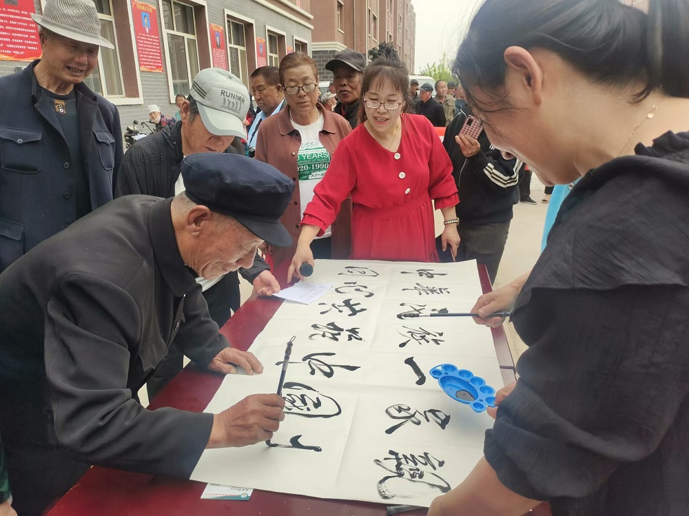 內蒙古赤峰市翁牛特旗紫城街道富興社區關工委組織開展民族政策宣傳月活動