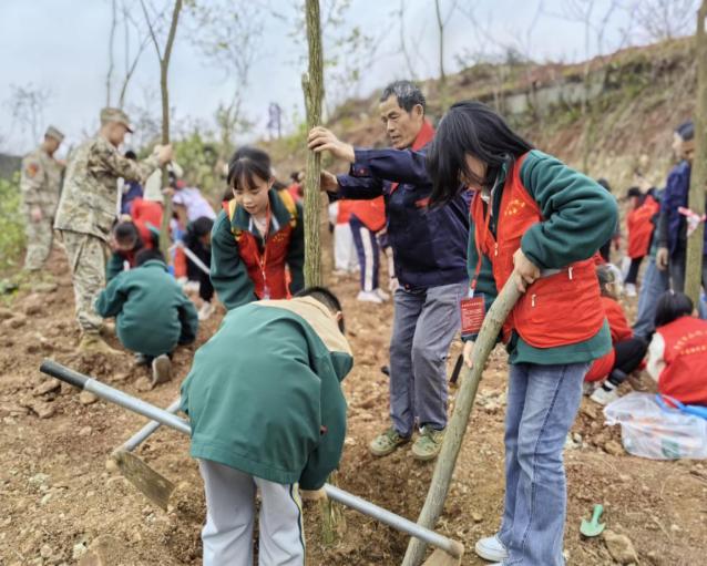 播種春天 綠滿家園  ——四川自貢高新區開展3?12植樹節系列活動
