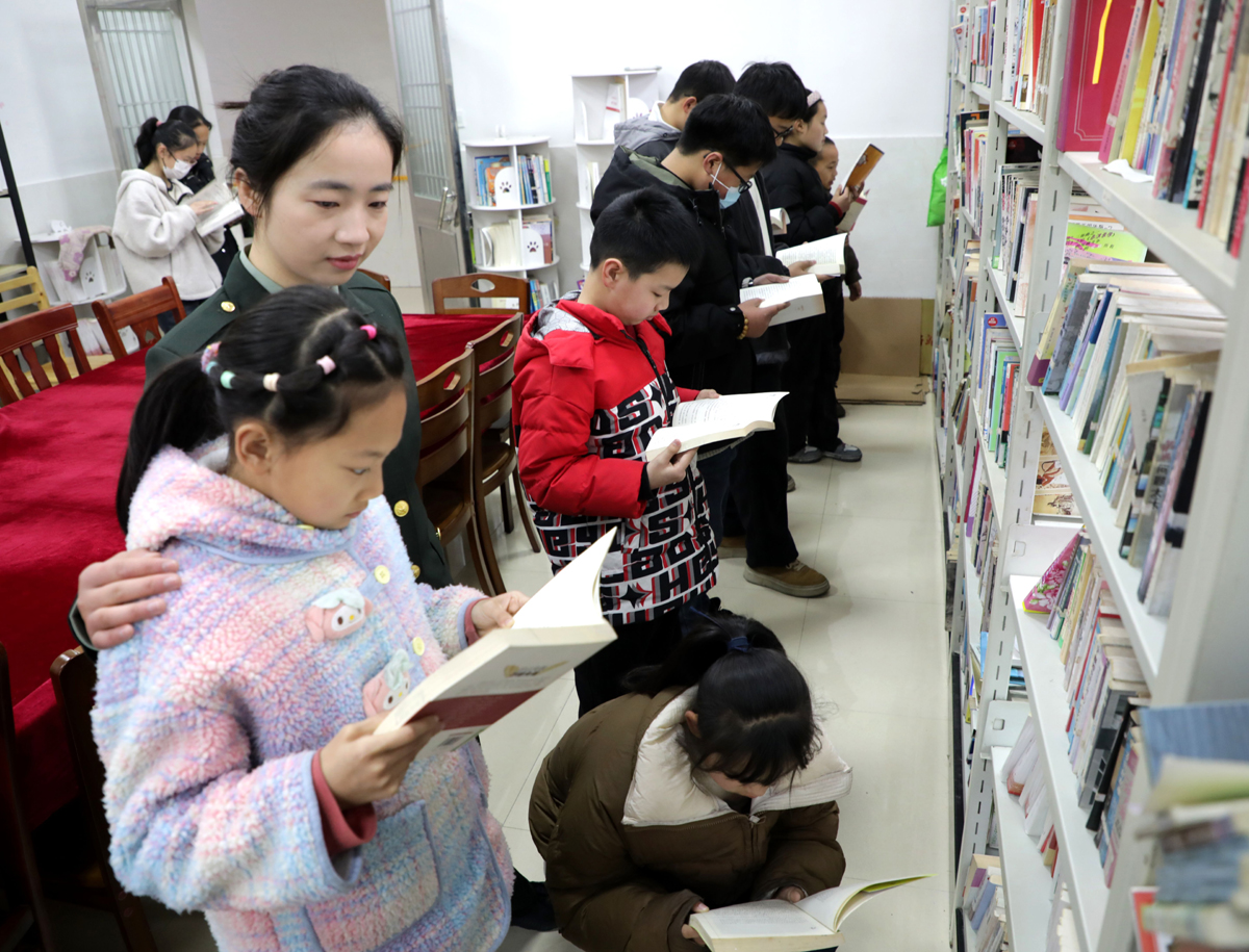 宜興市楊巷鎮新芳村關工委與新芳小學聯合舉辦黨建聯盟讀書分享活動