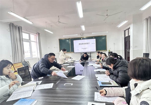 安全為本，責任為基——江蘇省徐州市銅山區漢王鎮虎腰小學關工委舉行2025年安全責任狀簽訂儀式