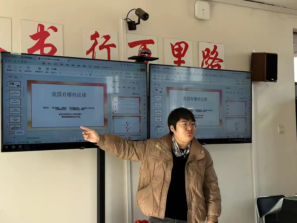 內(nèi)蒙古自治區(qū)赤峰市翁牛特旗烏丹鎮(zhèn)中心小學(xué)關(guān)工委開展“法律知識(shí)進(jìn)校園”普法講座活動(dòng)