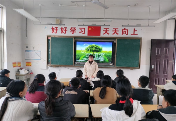 江蘇省徐州市銅山區漢王鎮北望小學關工委開展“低碳生活，從一棵樹開始”主題班會活動