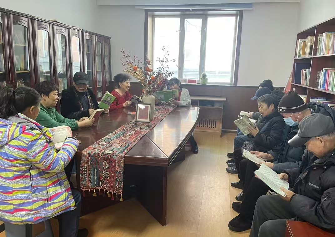黑龍江省牡丹江市綏芬河市綏芬河鎮友誼社區關工委開展“全民閱讀進社區、悠悠書香沁人心”主題閱讀活動