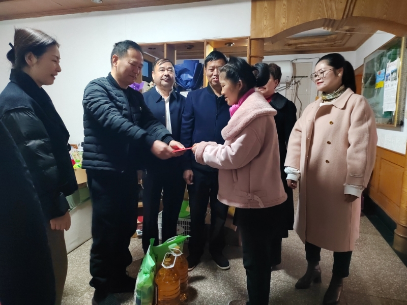 浙江省寧波市奉化區錦屏街道居敬社區關工委陪同大橋商會慰問特困兒童