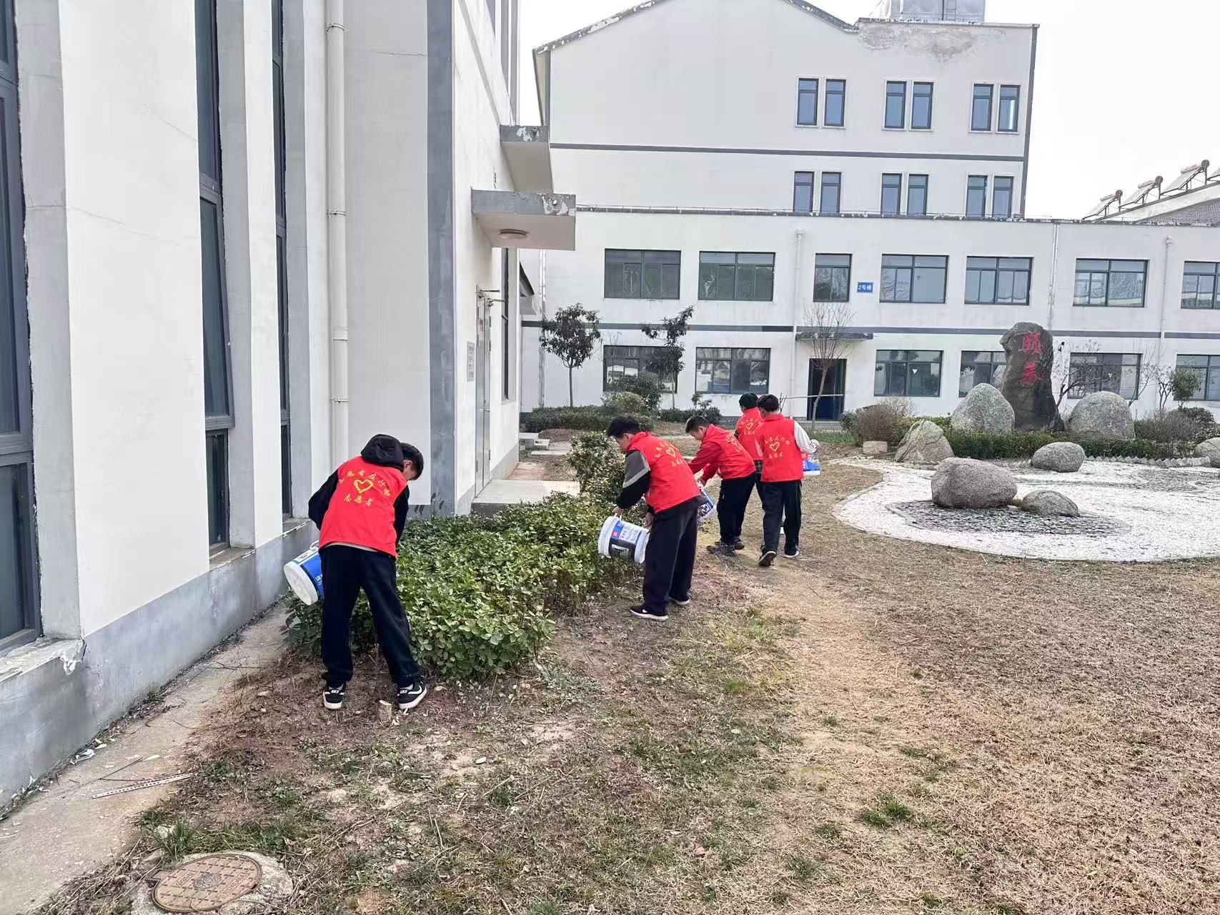 江蘇省徐州市銅山區漢王鎮虎腰小學關工委組織志愿者開展“雷鋒月”愛心志愿服務活動