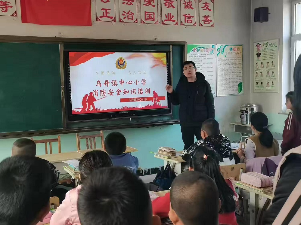 內蒙古自治區赤峰市翁牛特旗烏丹鎮中心小學關工委消防安全教育全覆蓋