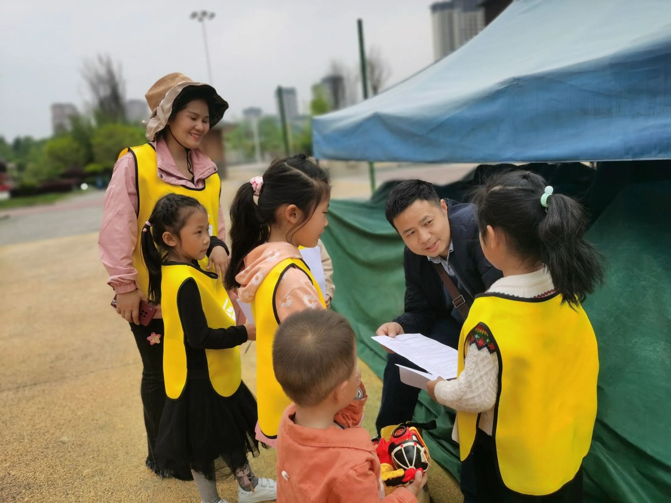 讀萬卷書  行福美路 ——貴州省福泉市第四幼兒園關(guān)工委組織開展踐行學(xué)風(fēng)活動