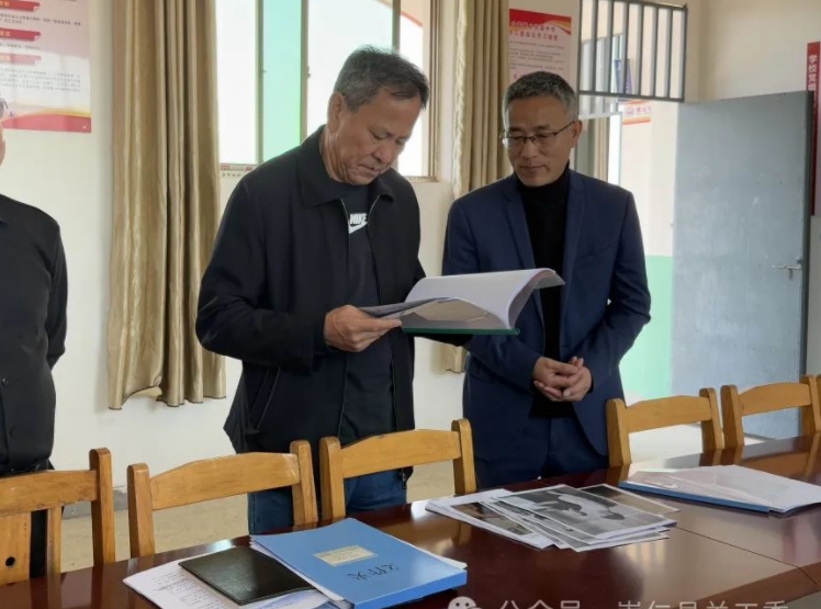 江西撫州市關工委主任謝發明深入崇仁縣六家橋鄉調研指導基層關工委組織建設