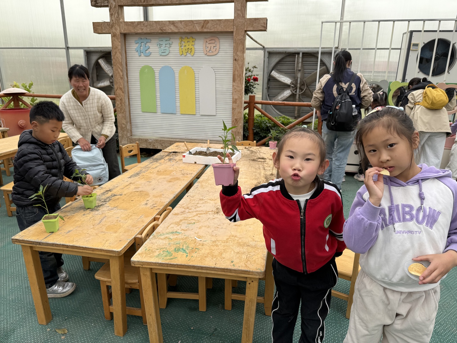 徐州經濟技術開發區徐莊鎮龍田村關工委聯合轄區幼兒園開展“播種希望·‘植’得期待”