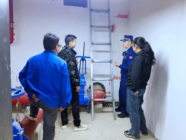 四川省涼山州寧南縣機關幼兒園關工委聯合縣消防隊開展“雙隨機”抽查工作