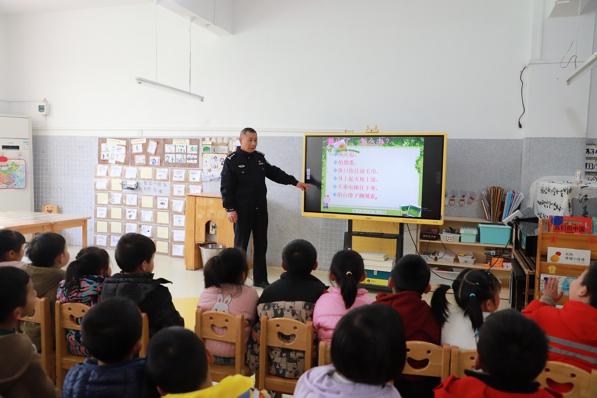 安全知識進校園，守護幼苗助成長——貴州省福泉市第一幼兒園關工委組織開展安全教育活動