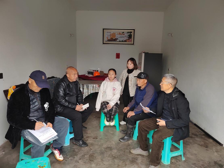 四川省自貢市富順縣獅市鎮關工委開展困境青少年家庭關愛走訪活動