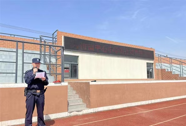 法治之光，照亮校園——江蘇省徐州市銅山區何橋鎮中心小學關工委開展法治教育活動